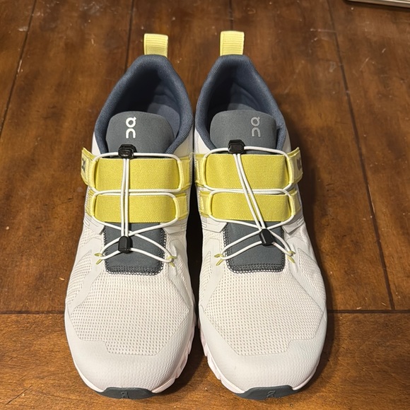 New in box On Running gray and Yellow Sneakers - Picture 2 of 8